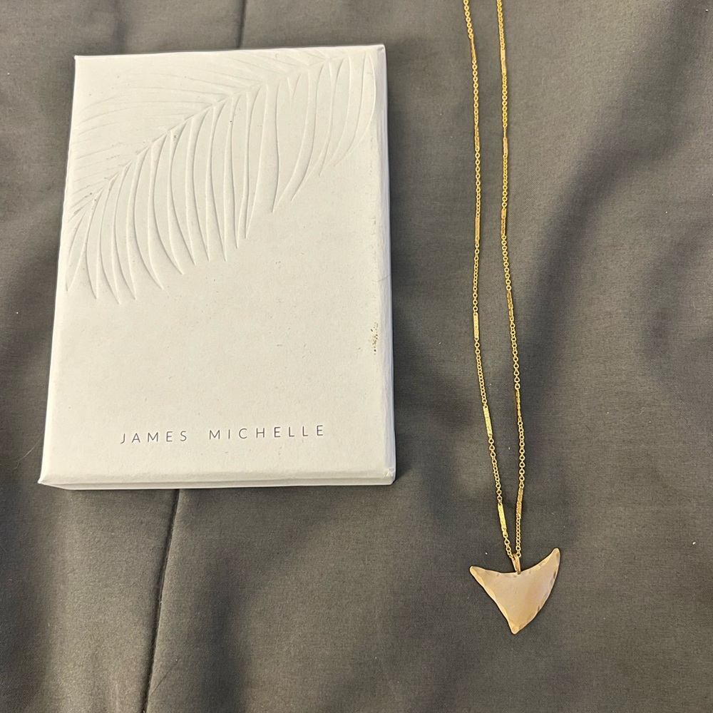 🌺sold🌺James Michelle shark fin necklace